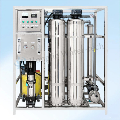 Un bon prix. Usine d'épuration d'eau par osmose inverse industrielle de 6000 GPD avec contrôle PLC et système de dosage en ligne