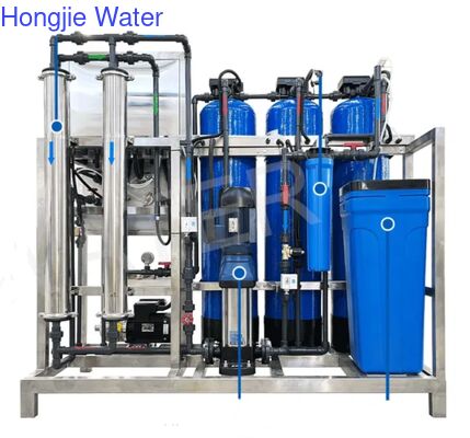 Un bon prix. Système de traitement de l'eau à tension inverse personnalisé avec contrôle PLC et garantie d'un an en ligne