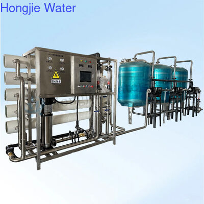Un bon prix. Installation de traitement d'eau RO industrielle haute capacité 10T/H avec construction entièrement en acier inoxydable et fonctionnement entièrement automatique en ligne
